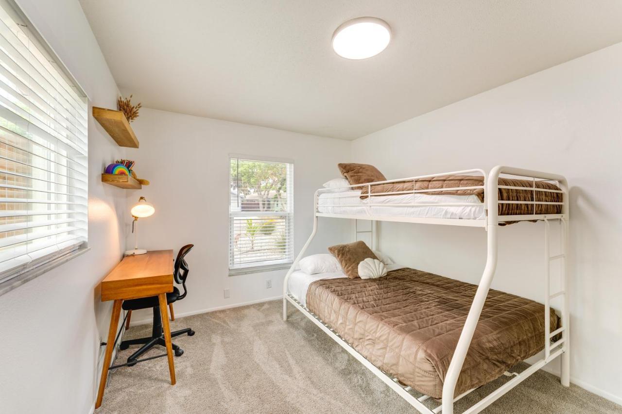 Nokomis Home With Screened Pool, 3 Mi To Beaches! Exterior foto